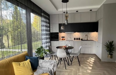 Location d’un appartement élégant de 3 pièces avec jardin privé, 54 m², Zwierzyniec, Cracovie, Pologne